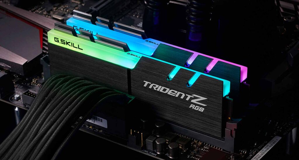 RAM Desktop GSkill Trident Z RGB 32GB (2x16GB | 3600MHz | DDR4 | CL18 | F4-3600C18D-32GTZR)