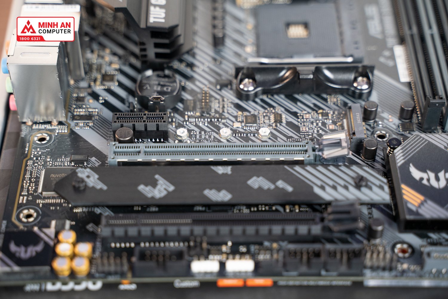 PCIe 4.0 M.2 (lên đến 64 Gbps)