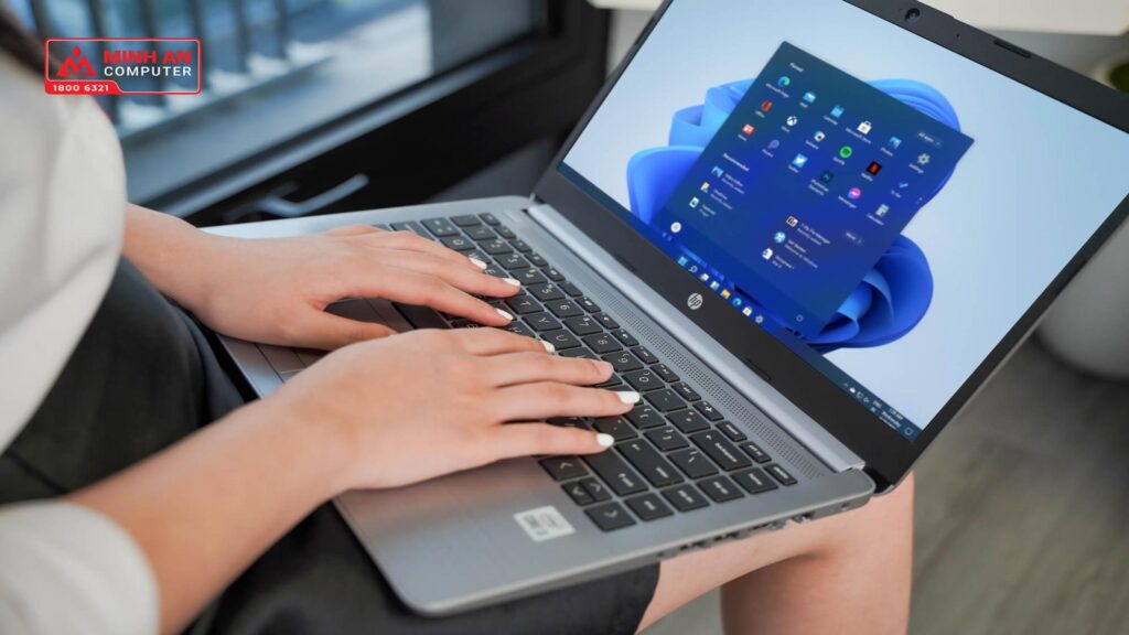 Laptop HP Notebook 240 G8 (342G7PA) (14 inch HD | i3 1005G1 | RAM 4GB | SSD 256GB | DOS | Silver)