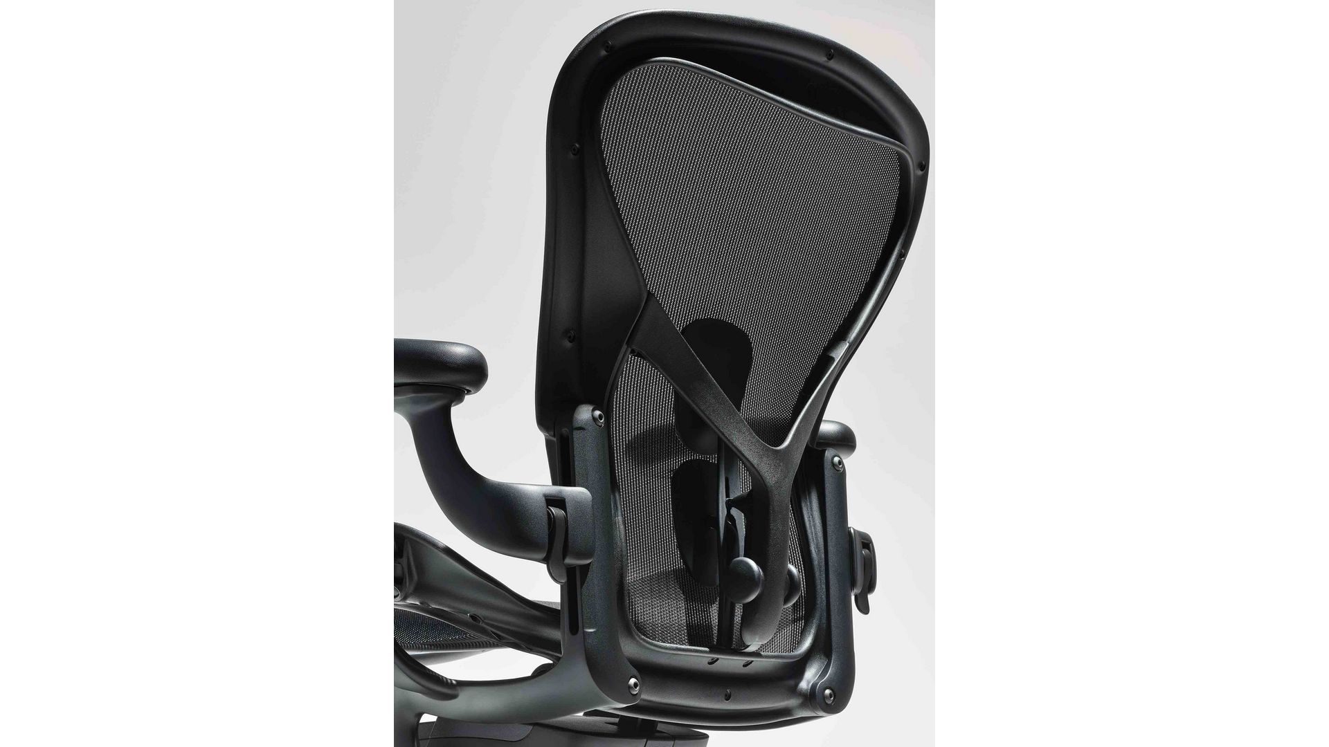 Ghế công thái học Herman Miller Aeron – Màu đen | Size B | Chân nhựa